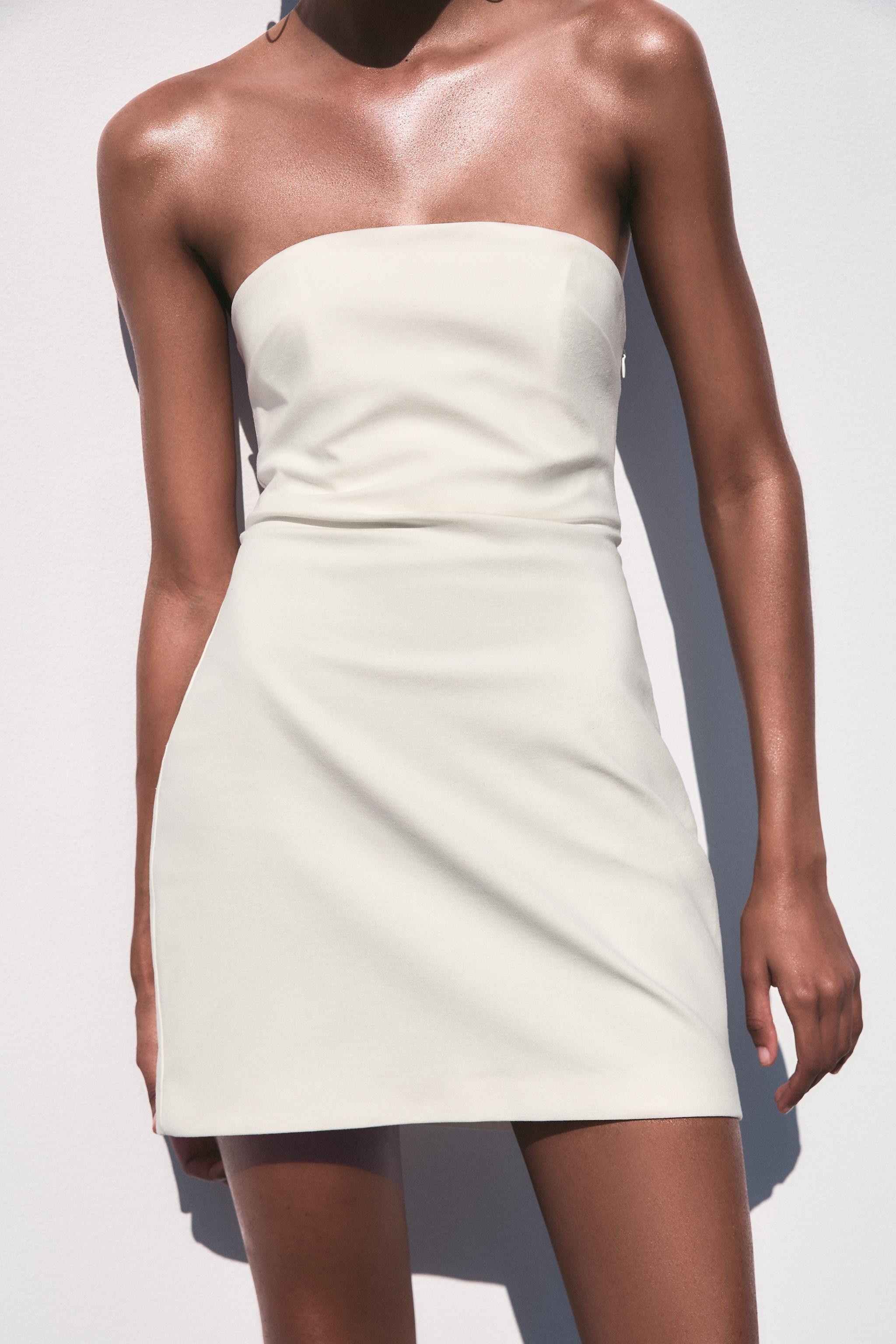 Short dress made with 22% linen. Straight neckline and off-the-shoulder design. Matching interior... | Zara US