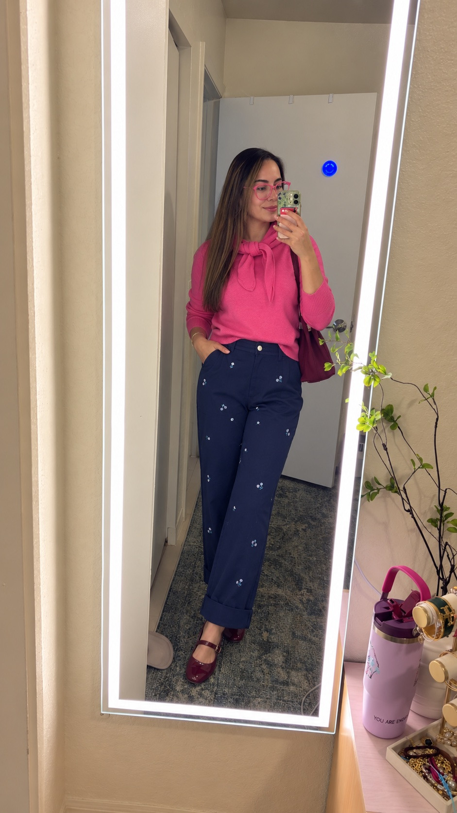 💕✨ UN TOQUE DE COLOR PARA ESTE OTOÑO 🍂

¿Quién dijo que el otoño tiene que ser solo marrón y beige? 😍 Este rosa vibrante con azul marino y detalles vino es una combinación preciosa para darle vida a la temporada.

🎀 Femenino y diferente
💙 Cómodo para el día a día
🍂 Perfecto para otoño
✨ Un look que no pasa desapercibido

¿Usarías rosa este otoño? 💕👇

#ModaOtoño #FallFashion #FallOutfit #WalmartFashion #WalmartFinds #FallFinds #OutfitInspo #AutumnStyle #ModaMujer #FallStyle #OutfitIdeas #LookDelDia #Otoño2026

#LTKxWalmart #LTKU #LTKSaleAlert