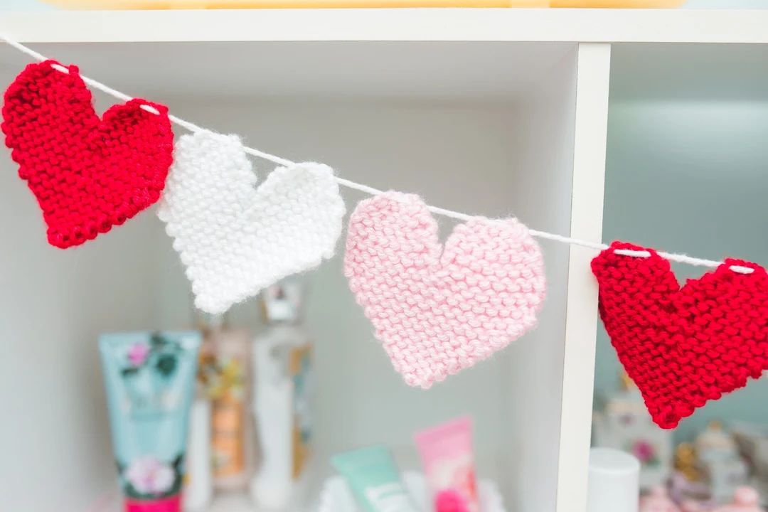 Hand Knit Valentine's Heart Banner, Valentine Decoration, Hand Knit Banner, Candy Heart Garland, ... | Etsy (US)