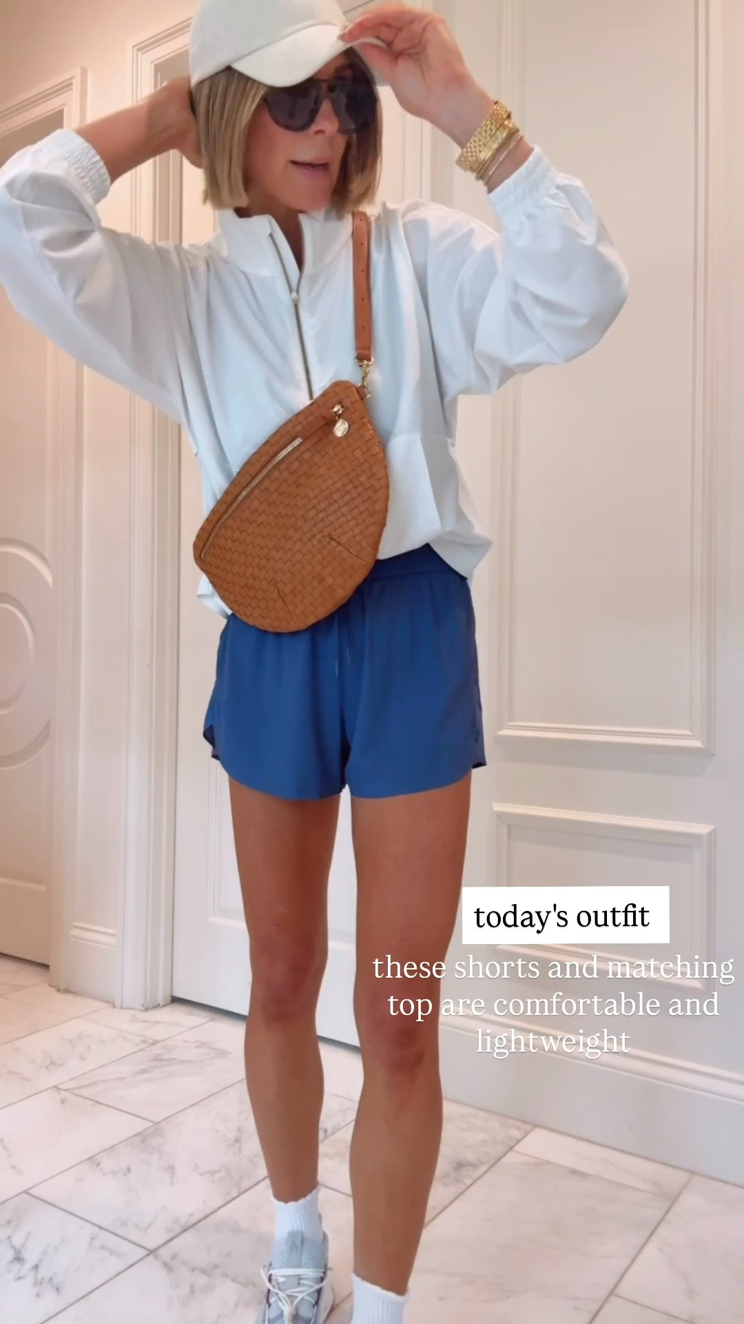 I'm 5'7 wearing size small in top
And shorts which fit tts