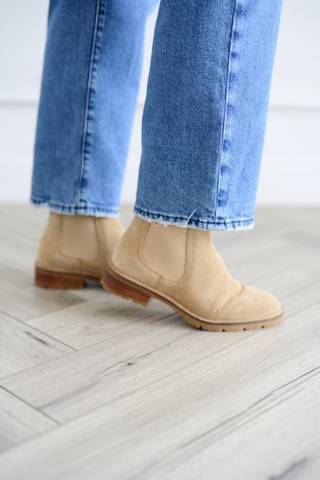 Chelsea Boot Styling

Fit tips: boots tts // jeans size up if in between, 12 

fall footwear | fall boots | winter footwear | winter boots | Chelsea boots | snow boots | stiletto boots | tall boots | Nordstrom | Nordstrom footwear | Nordstrom boots | good American | denim | jeans 

#LTKstyletip #LTKshoecrush #LTKSeasonal