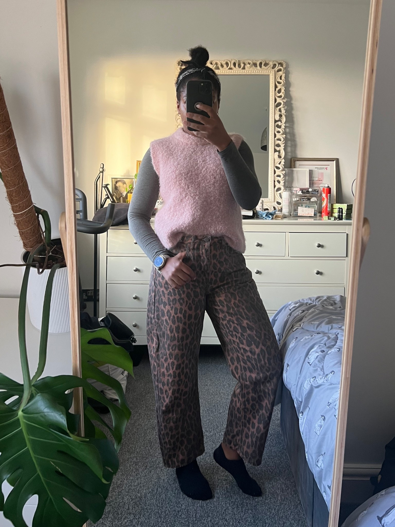 If you’re a size 12 or 14 you can grab these on sale for £55! Half the original price 🙌🏾

Barrel jeans, sale, denim, leopard print jeans



#LTKjeans #LTKuk #LTKsale