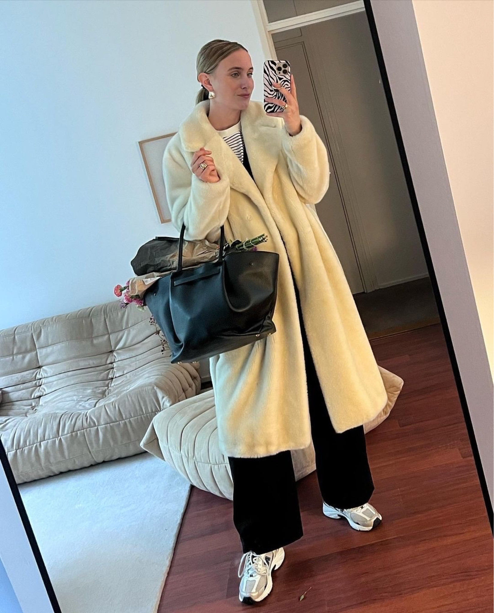 ootd, outfit inspiration, black trousers, fall outfit, winter coat, COS, H&M, DeMellier, the new york tote bag, teddy coat, New Balance, Nederland. 

#LTKSeasonal #LTKeurope #LTKstyletip