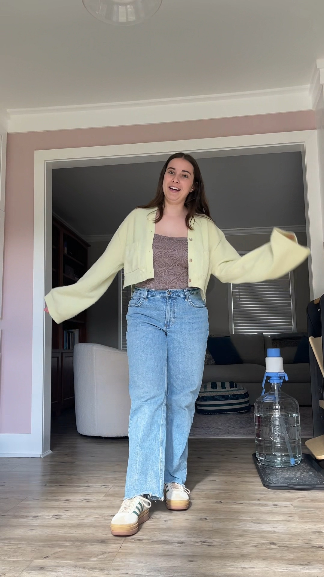 Casual fall mom outfit 🫶

#LTKSeasonal #LTKVideo #LTKStyleTip