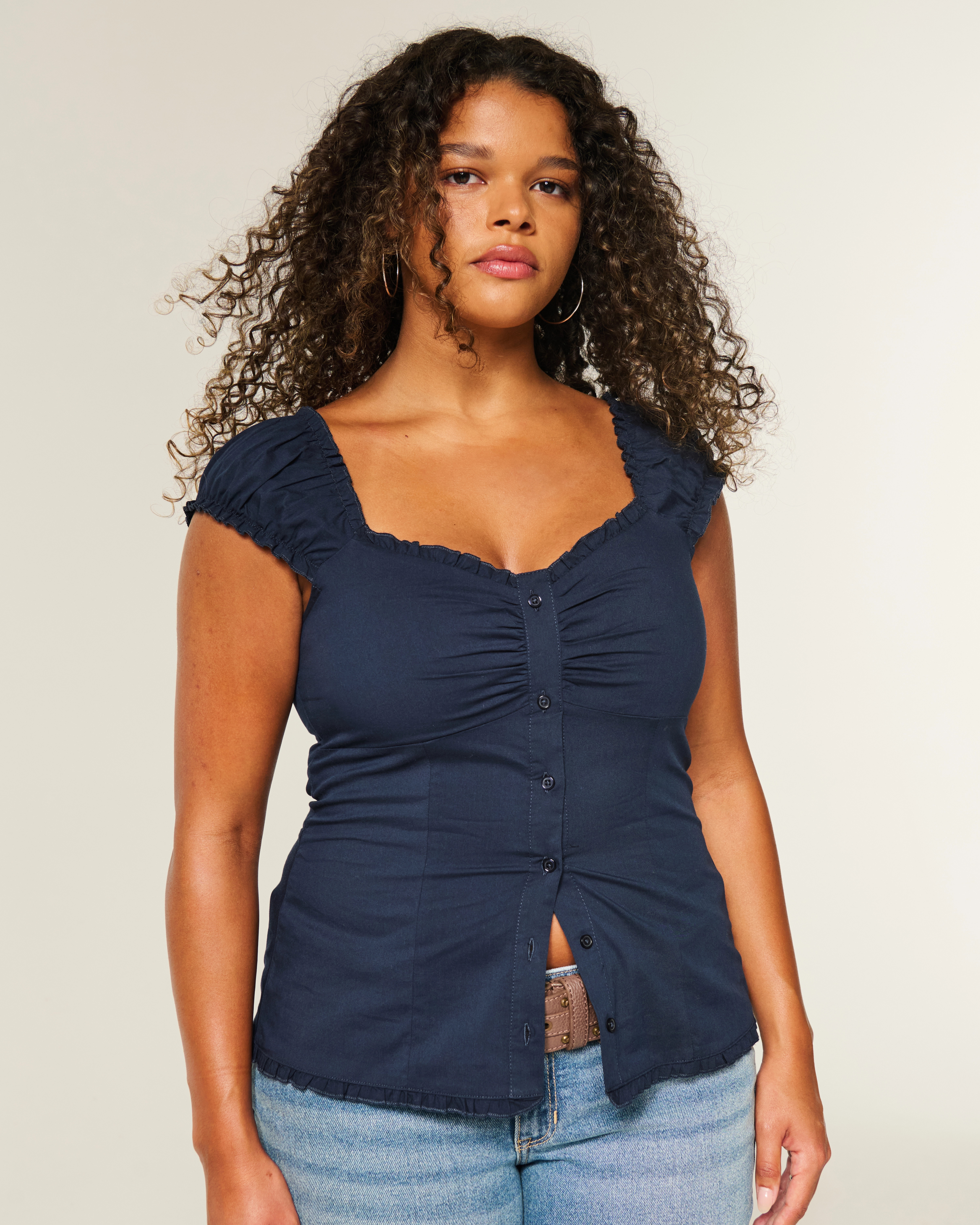 Short-Sleeve Stretch Poplin Top | Hollister (US)