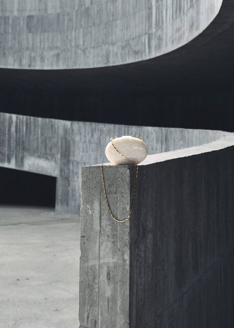 Box clutch with chain -  Women | Mango USA | MANGO (US)