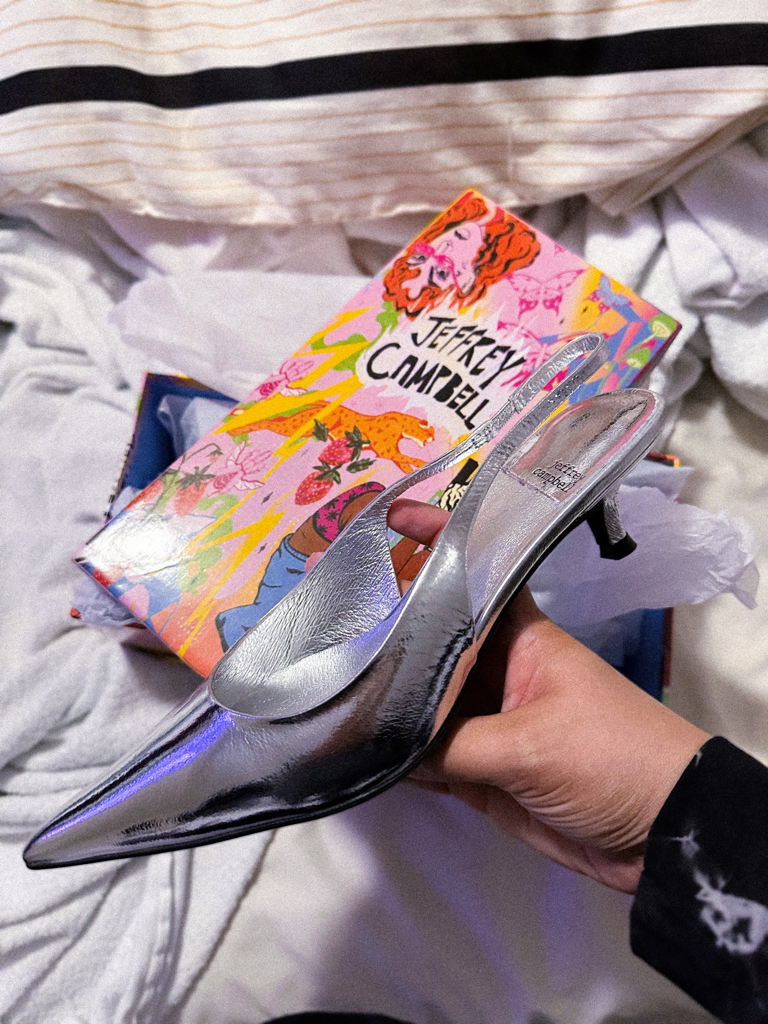 The perfect walkable pump for fall! 
Jeffery Campbell
Metallic shoes
Sling back heel 
Kitten heel 


#LTKshoecrush #LTKstyletip #LTKworkwear