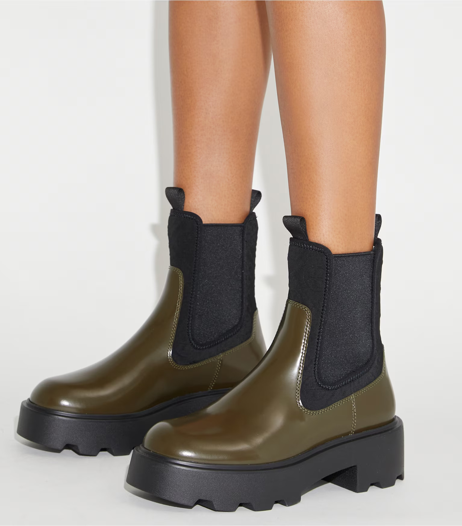 T MONOGRAM CHELSEA LUG BOOT | Tory Burch (US)