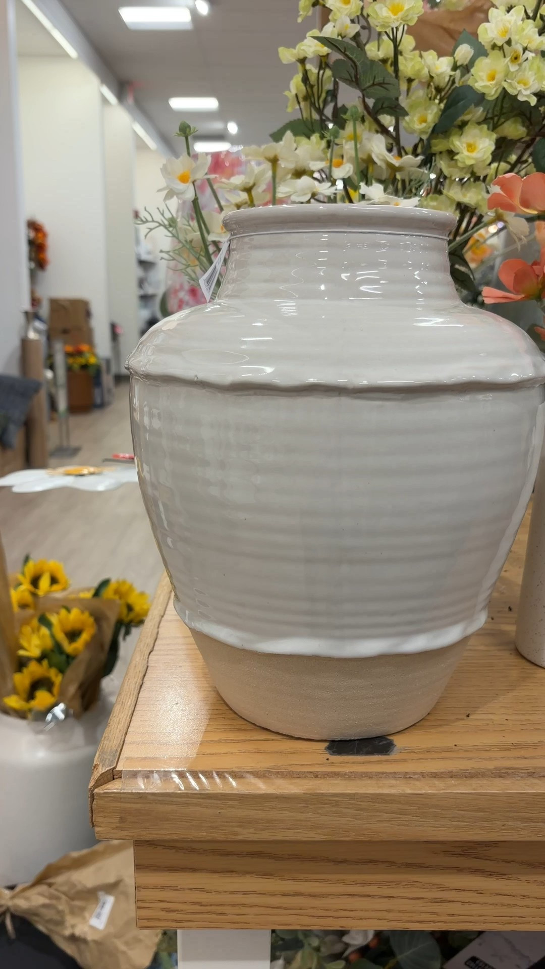 Found the cutest vase at Kohl’s and the price is insane!

Affordable home decor, McGee and co, amber interiors, large planter, large vase 

#LTKSaleAlert #LTKFindsUnder50 #LTKHome