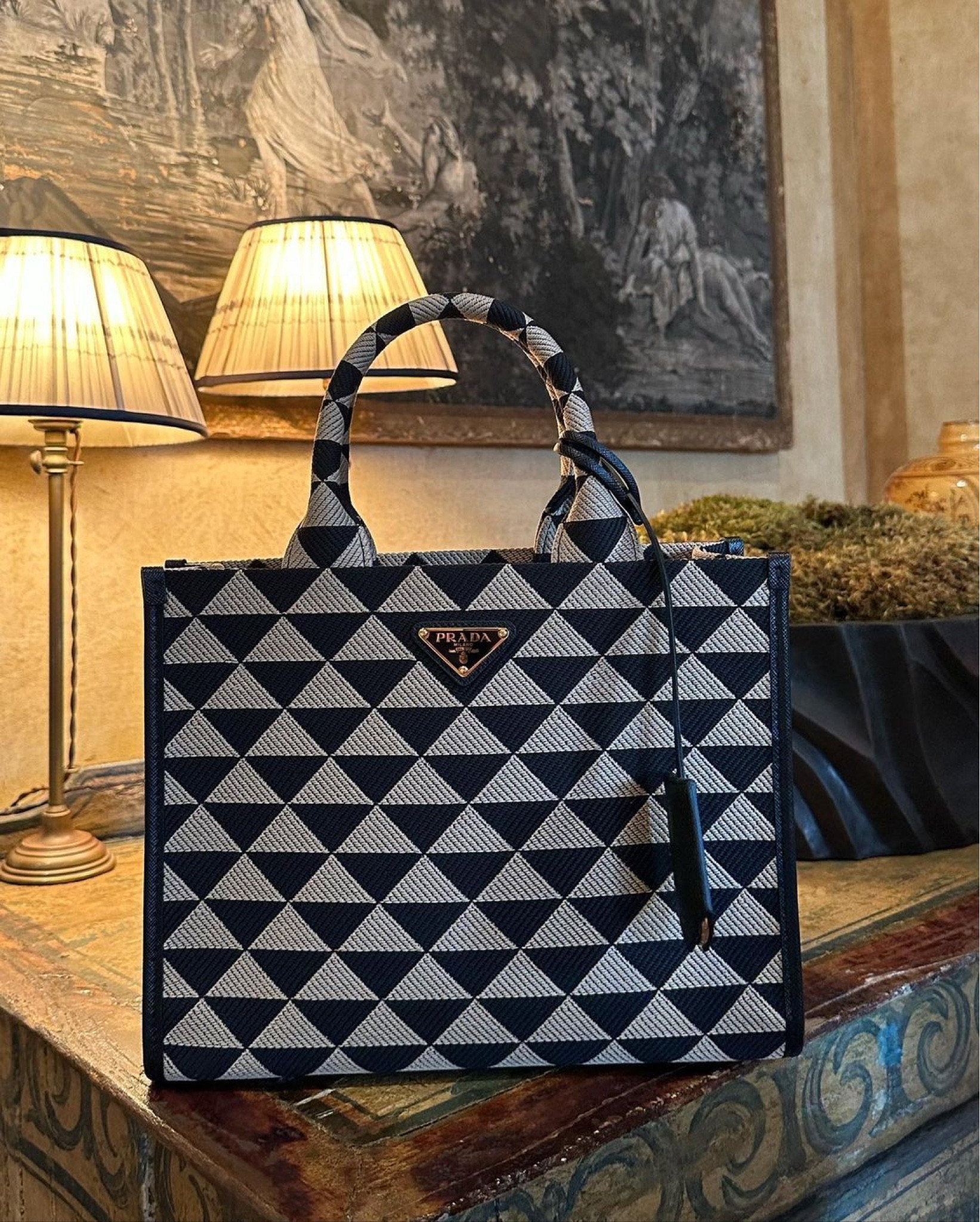 Needed this Prada bag in my life. Love the pattern 🤍