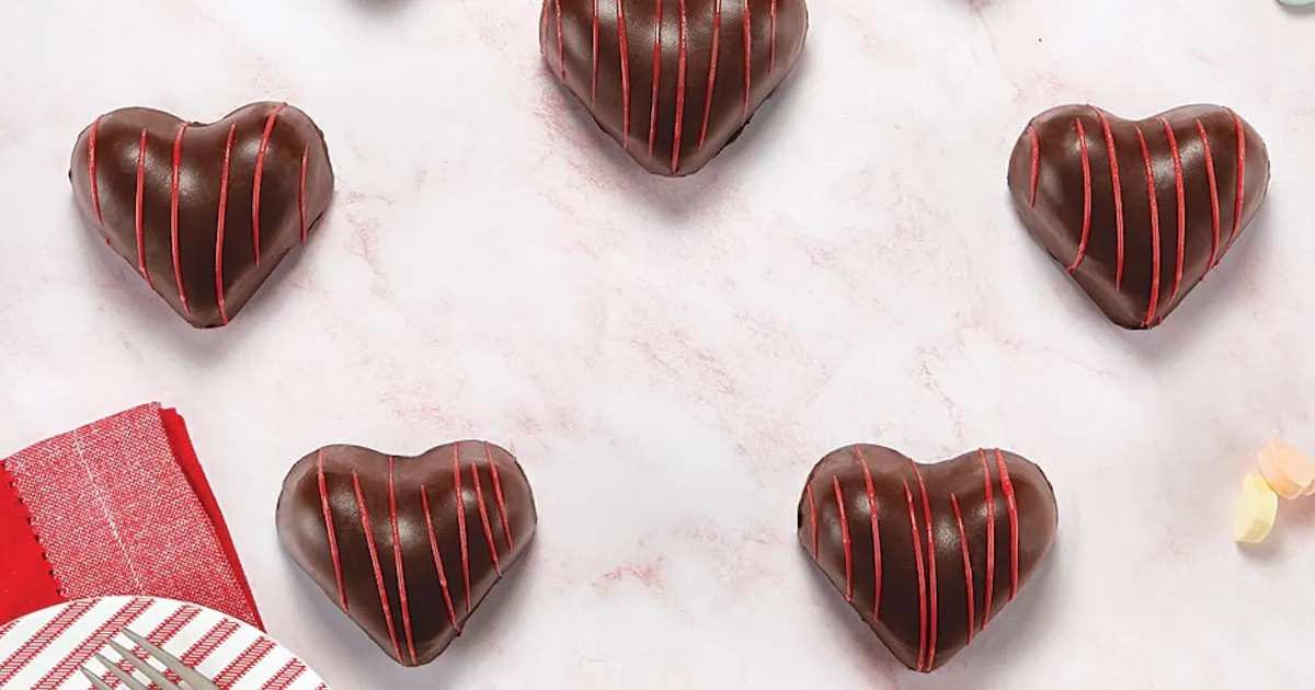 Valentine's Day Mini Ganache Cheesecake Hearts - 9 Pack by Junior's Cheesecake | Goldbelly | Goldbelly