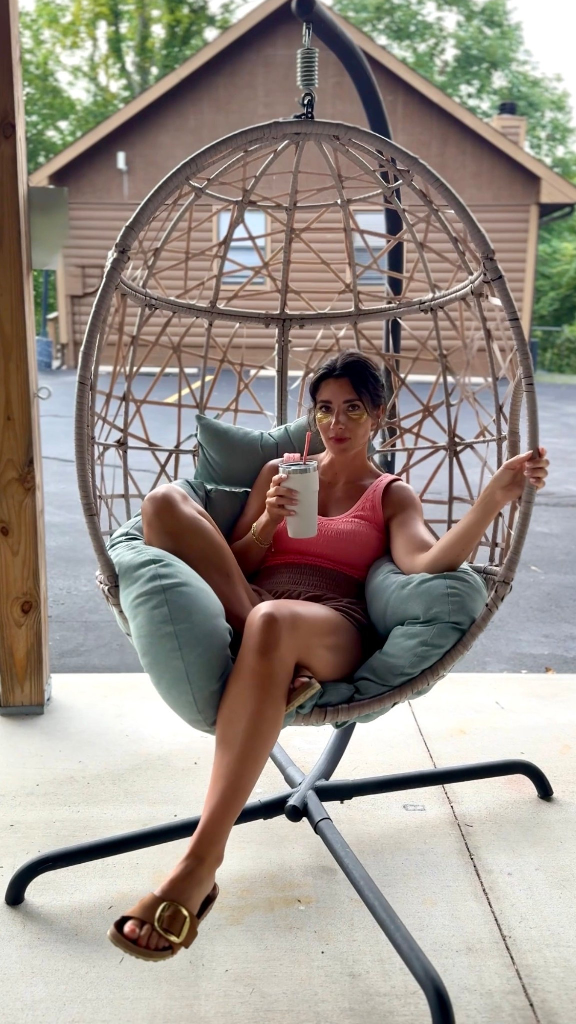 My favorites. I swear by these sandals & morning must have for depuffed eyes ✨




#LTKBeauty #LTKStyleTip #LTKFindsUnder50