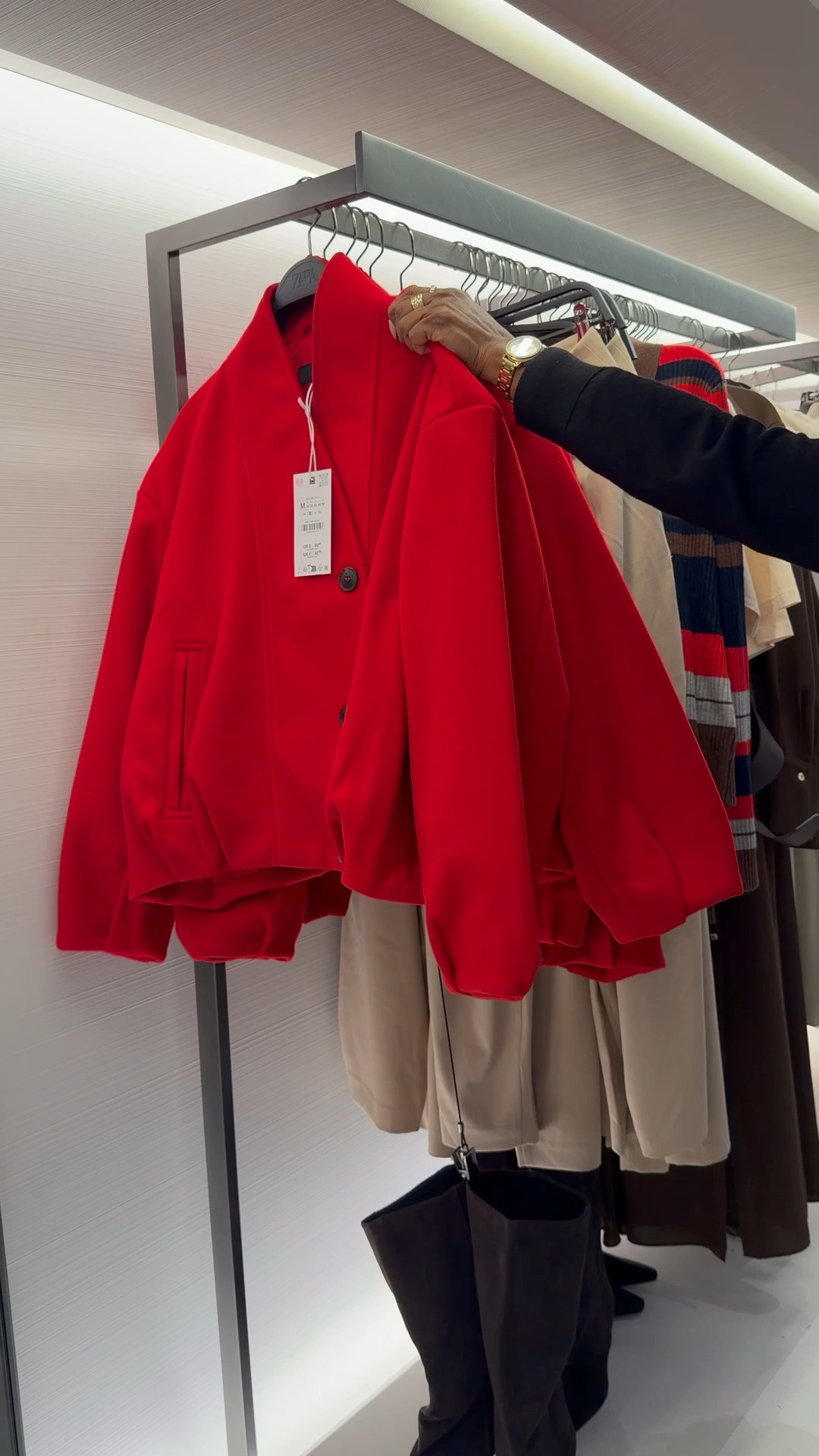 Jacket with a stand-up collar and long sleeves. Front double-welt pockets. Pleated trim. Front double-breasted button closure.

#LTKdayinmylife #LTKvlog #LTKstorytime