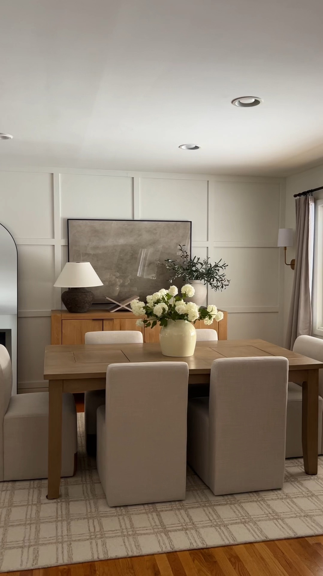 Cozy neutral organic dining room 


#LTKWatchNow #LTKStyleTip #LTKHome