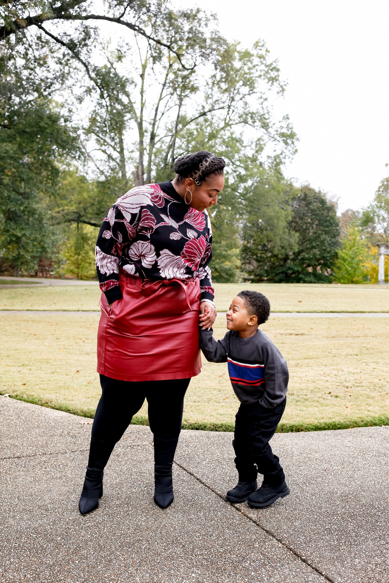 Happy Monday Curvies! #walmartpartner Today Peanut and I are sharing our super cute holiday looks from @walmartfashion. Both looks are completely from #walmart and perfect for the sweater weather! Grab these trendy looks without breaking the bank. Everything from my earrings all the way down to Peanut’s boots are from Walmart! #walmartfashion

#LTKfamily #LTKcurves #LTKunder100