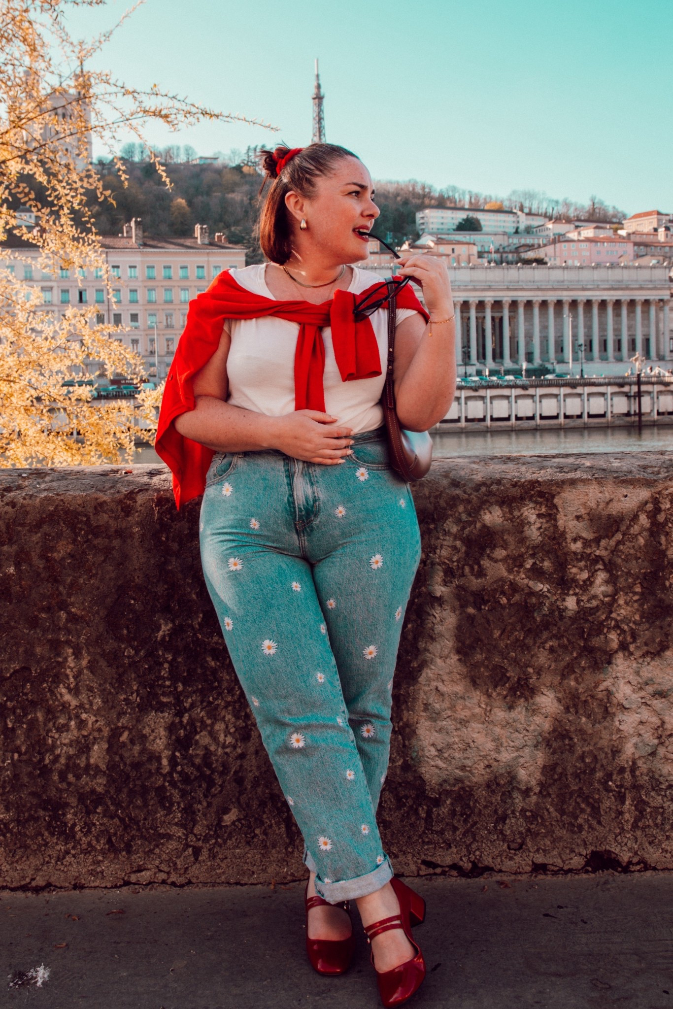 Quand le printemps se retrouve sur le jean 😍 une tenue parfaite pour se balader en ville !

#LTKfrance #LTKjeans #LTKmidsize