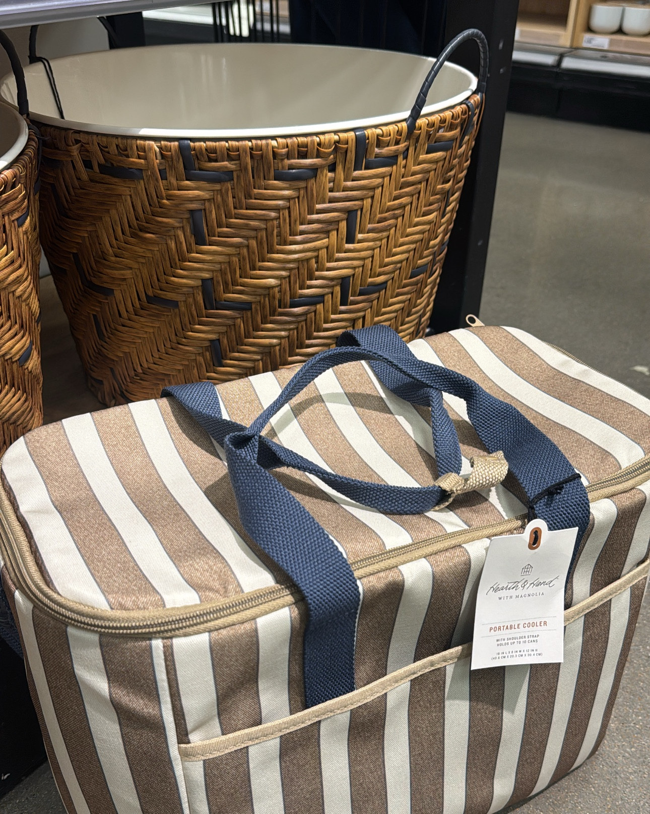 Umm…so cute!! Mother’s Day Gift 💙

#giftguide #mothersdaygift #picnic #drinkbucket #birthdaygift

#LTKmomlife