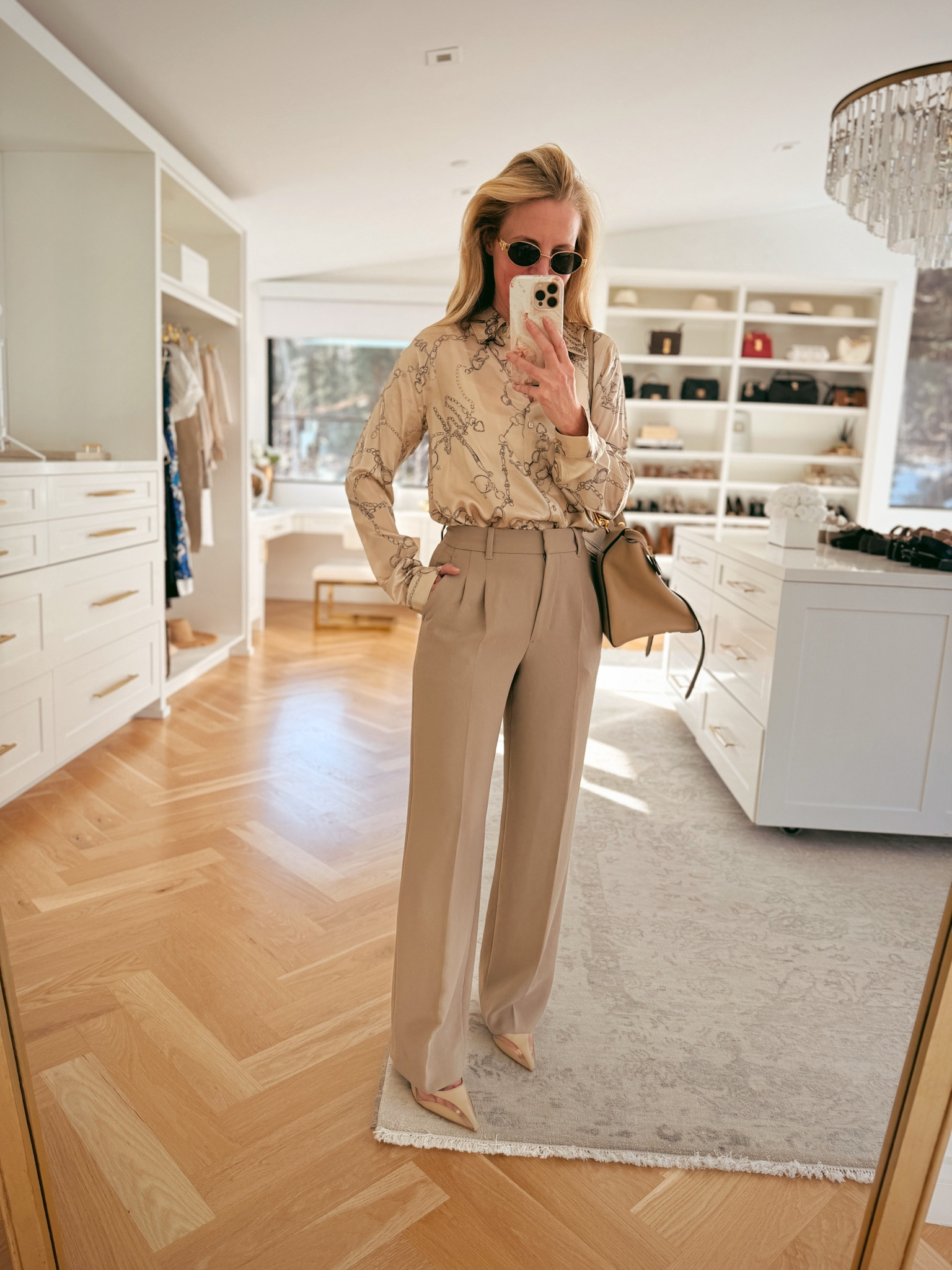 The pants I own in five colors (yes, really)

The @Aritzia  Effortless Pant lives up to its name — tailored, beautiful drape, wrinkle resistant. They come in multiple inseam lengths, I’m in a size 2 regular. Paired with my L’Agence silk blouse for an easy tonal neutral look that works everywhere.

Tap images below to shop! 

#LTKootd #LTKOver40 #LTKWorkwear