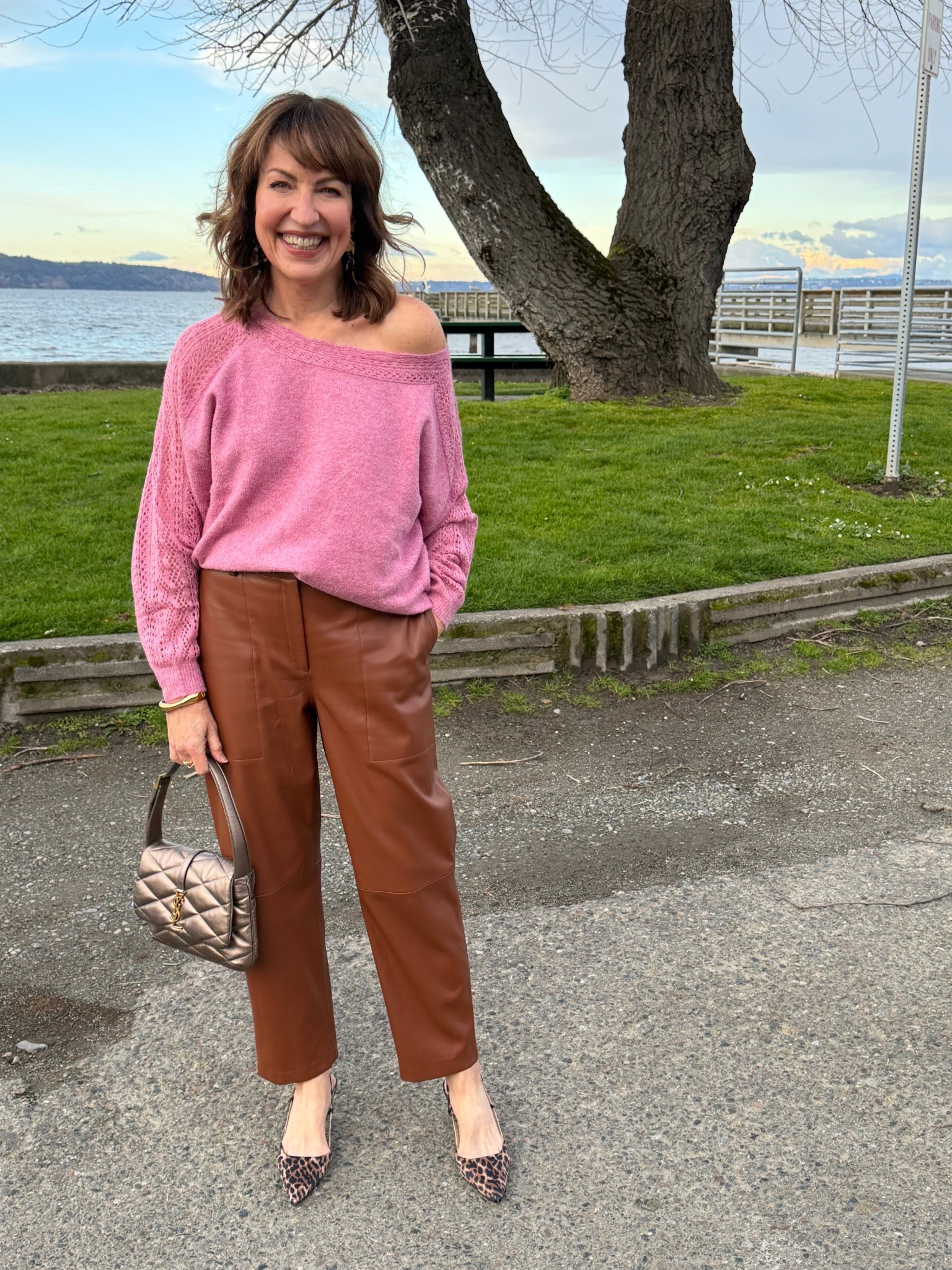 Valentine’s Day #ootd!

American Eagle, pink sweater, Brochu Walker, Target, slingbacks heel, faux leather pants 

#LTKOver40 #LTKootd #LTKgrwm
