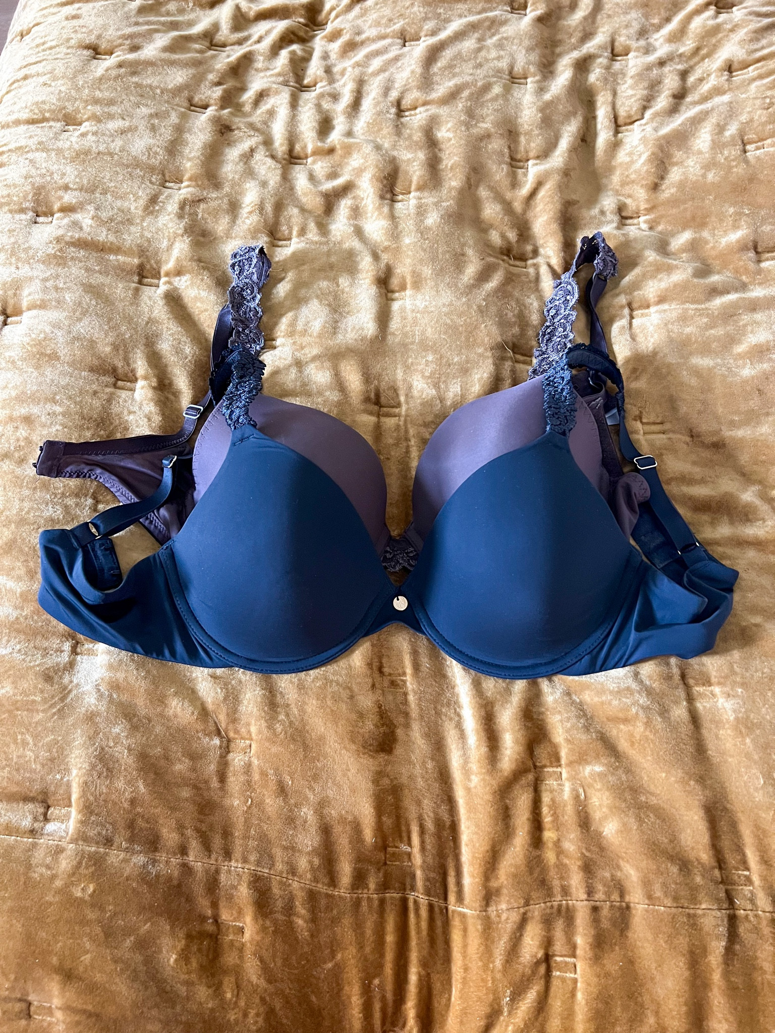 The first step to getting your clothes to fit right is making sure your undergarments feel good! Some of my favorites are included in the Nordstrom Sale still going on this week! 





#LTKstyletip #LTKxNSale