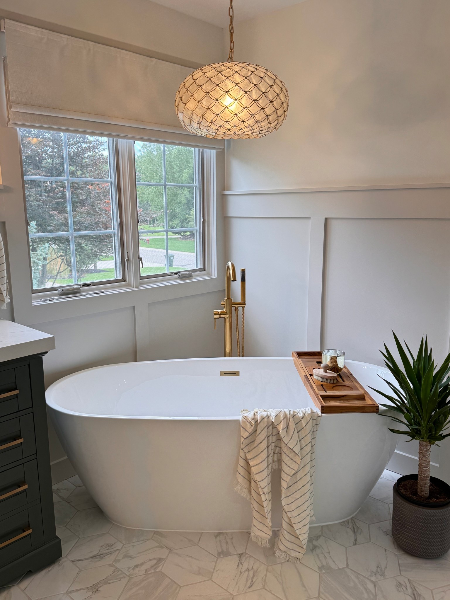 This stunning bathroom feels like an at-home spa. Tap to shop the decor! 🔗🛁

#LTKHome #LTKdayinmylife #LTKBeauty