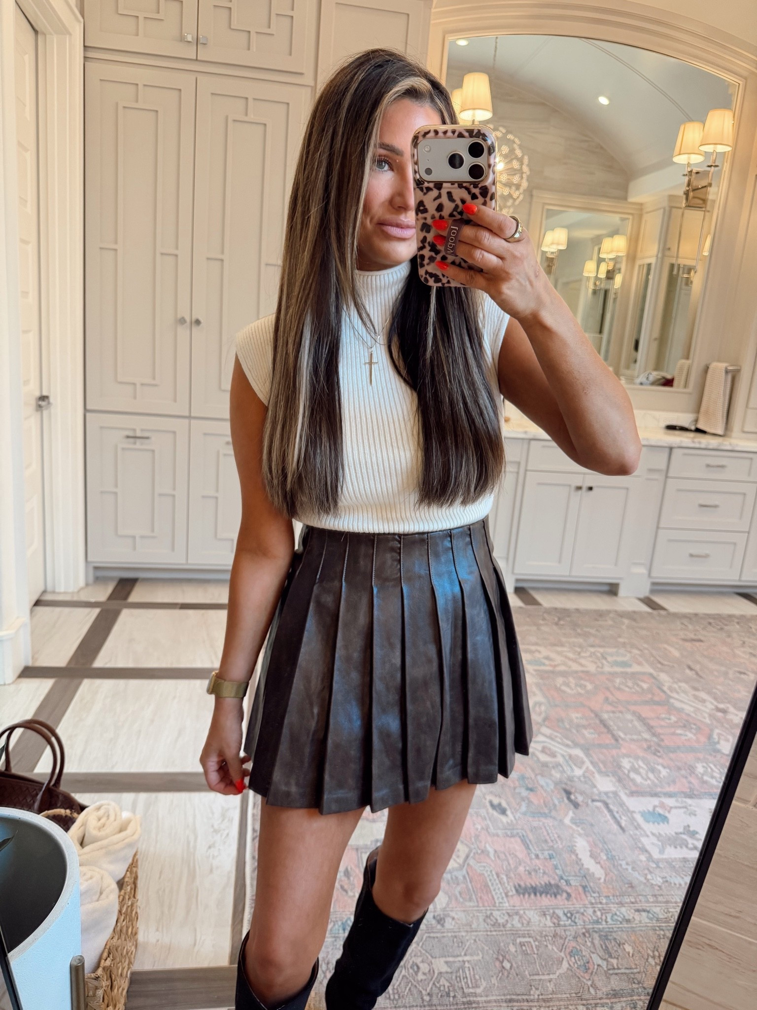 Pleated leather skirt for fall.. soo chic! Code Cristina40 for 40% off

#LTKgrwm #LTKootd #LTKmomlife