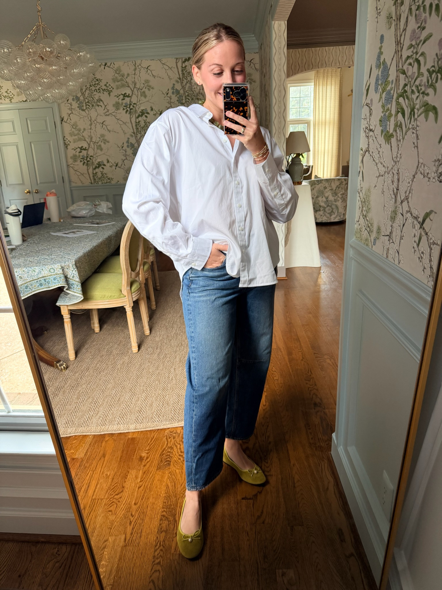 Casual and cool OOTD! Wearing a SPANX button down in a medium, old Madewell barrel jeans in 28 with the cutest pop of color with my Amazon flats and necklace!
Size up 1/2 a size on the flats. 
#TheSouthernSource #spanx #AmazonFinds #Madewell

#LTKdayinmylife #LTKgrwm #LTKootd
