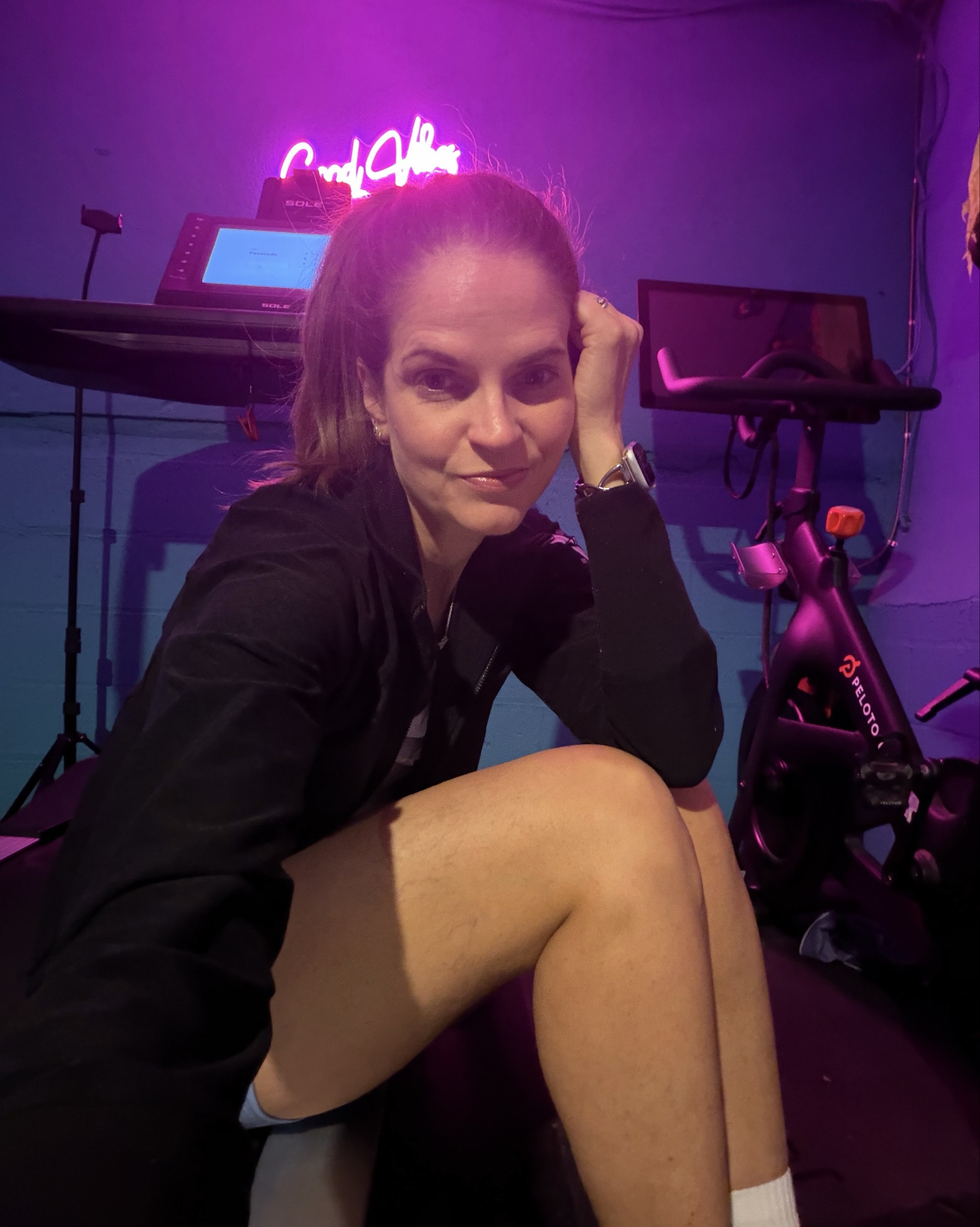 Not a nighttime runner but we do what we have to do. 🤷‍♀️ And gotta say those 5 miles brought on the smile!

#LTKActive #LTKfitnessgoals #LTKootd