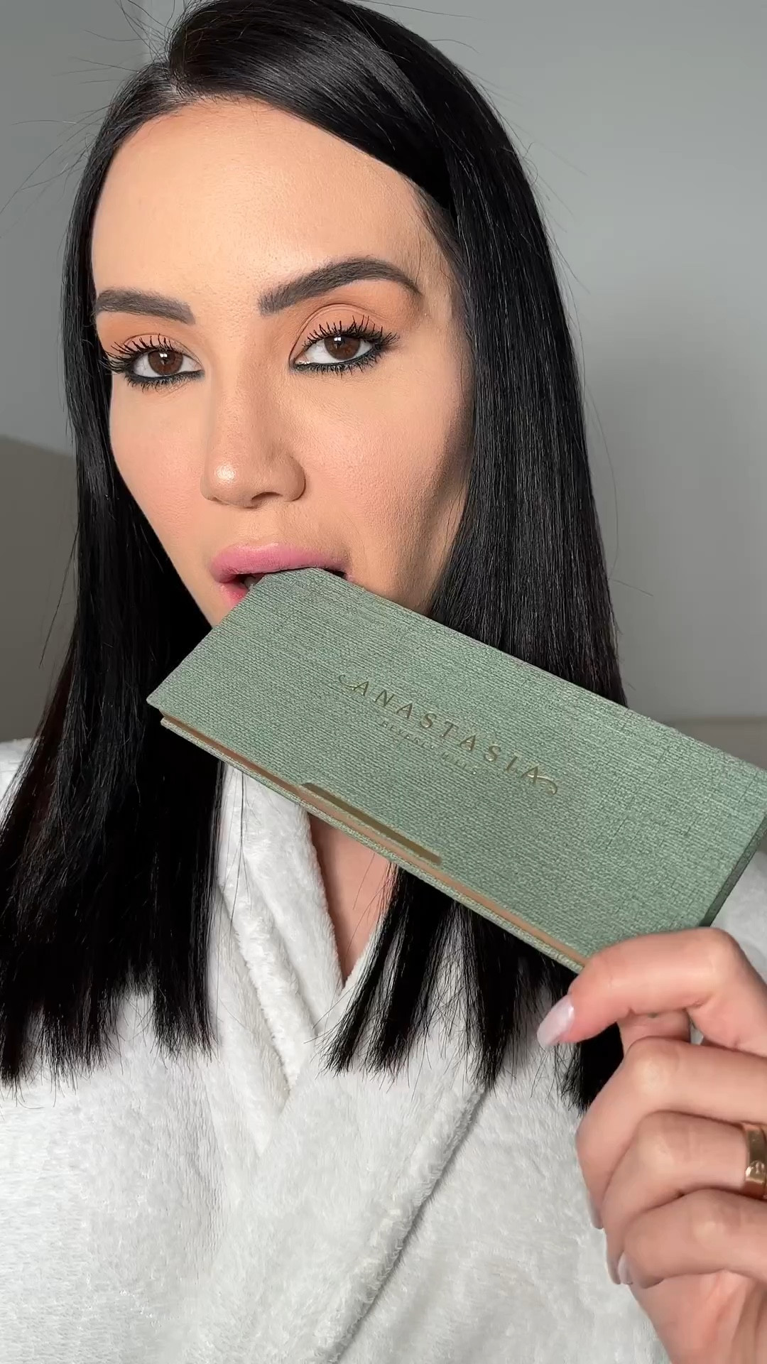 OMG ❤️😱 Anastasia Beverly Hills
A paleta de sombras dos sonhos existe! Estou impactada com todas as cores! Uma mais perfeita que a outra. Definitivamente um MUST-HAVE ✨

#LTKbrasil #LTKbeauty