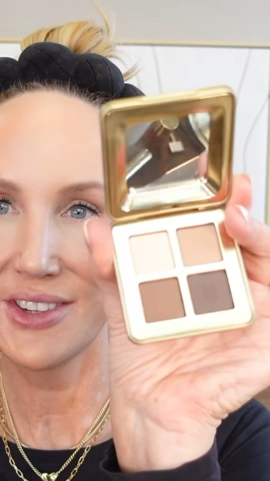 Hourglass Curator Eyeshadow Palette in Minimalist ❤️

#eyeshadow #makeup #eyeshadowforhoodedeyes #makeuptips #eyeshadowlook 