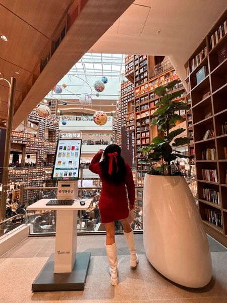 adding this to my “amazing libraries all over the world” list. Video on my stories 😱😍

📍: Starfield Suwon (legit just opened Friday!) 

#suwon #starfieldlibrary #starfieldlibrarysuwon #amazingplaces #korea #koreatravel #asiatravel #bookstagram #booktok #girlswhoread #mustseeplaces 