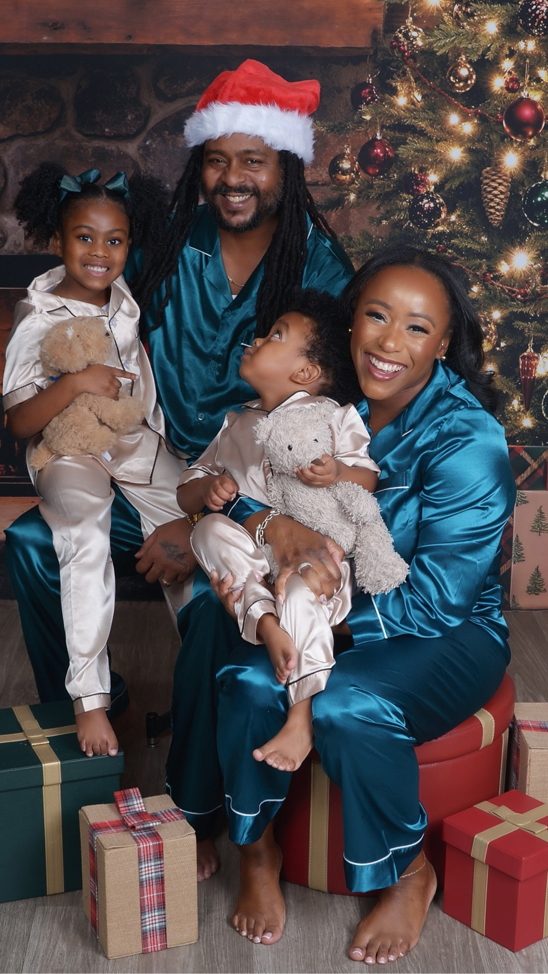 The scheduling, the outfits, the coordination, the bribery…moms don’t get enough credit for pulling this off. 


#LTKHoliday #LTKKids #LTKSeasonal