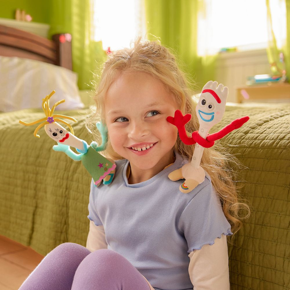 Forky and Karen Beverly Magnetic Shoulder Plush Set – Toy Story 5 – Mini 7'' | Disney Store | Disney Store