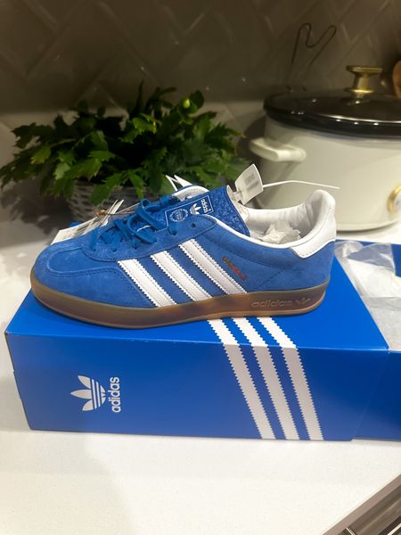 
Finally grabbed these 
Size down 1/2 size 
Sneakers 
Adidas sneakers 
Adidas 
Sneakers 
Women sneakers 
Blue 
 #ltkshoecrush #ltkactive #ltkstyletip       