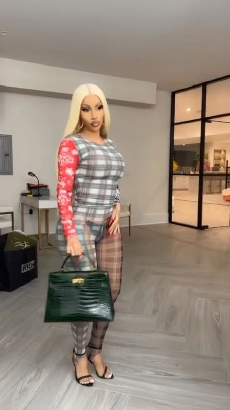 You ask, we answer! @judyychavis says, “Omg where cardi get her snatched 2 piece set 😍” @iamcardib stepped out for a night of fun wearing a look by @chopovalowena ($290 top, $150 leggings), along with an @hermes green alligator bag ($53,000 on @1stdibs ) and $1,350 @tomford sandals, styled by @kollincarter . Hot! Or Hmm..? Shop #cardibstyle at the link in bio!
Makeup: @erika_lapearl_mua 
Hair: @tokyostylez 
🎥 #cardib #cardibfbd #chopovalowena #hermeskelly #tomford