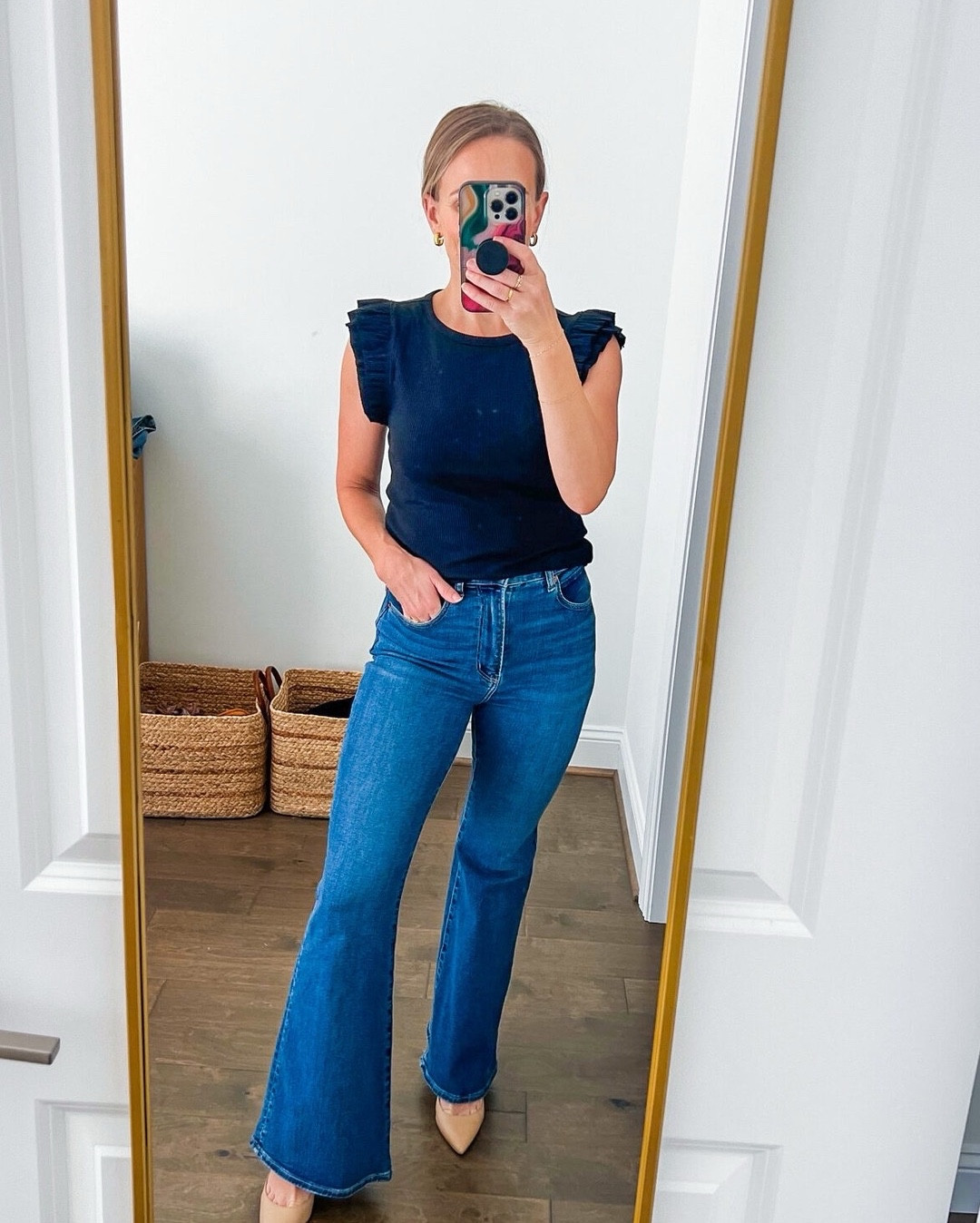 Size down if you’re on the fence. 
I have a 25 in these and they zip but a 26 would be better. They come in multiple lengths. Im 5’1” and have the Short length 

#LTKSaleAlert #LTKxAF