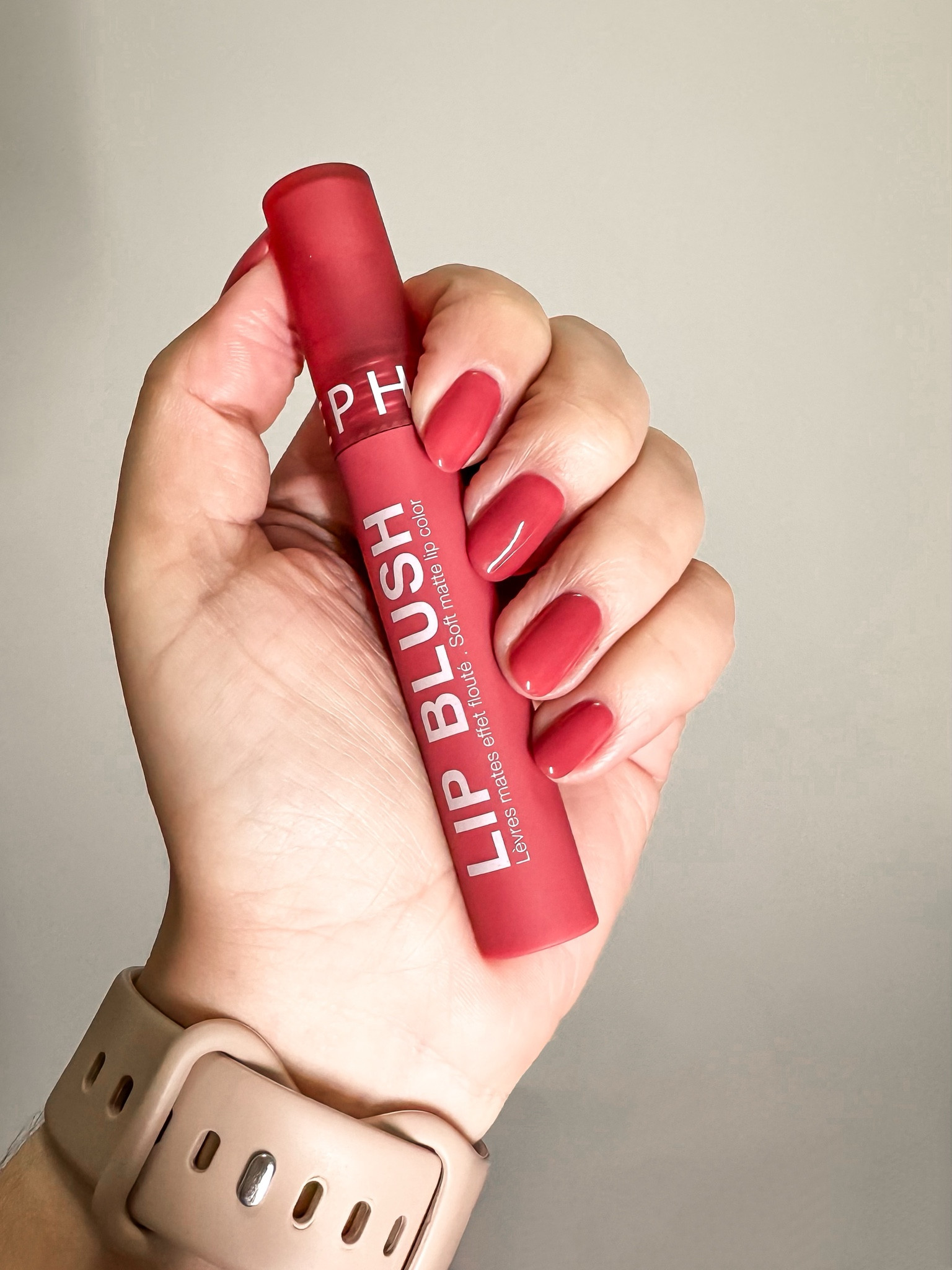 Podemos encarar as cores como uma coincidência ou pode ser que eu esteja obcecada por ela.
Aliás, dizem que goiaba (a fruta mesmo) é a próxima tendência - estou torcendo!

#goiaba #guava #lipblush

#LTKbeauty #LTKbrasil