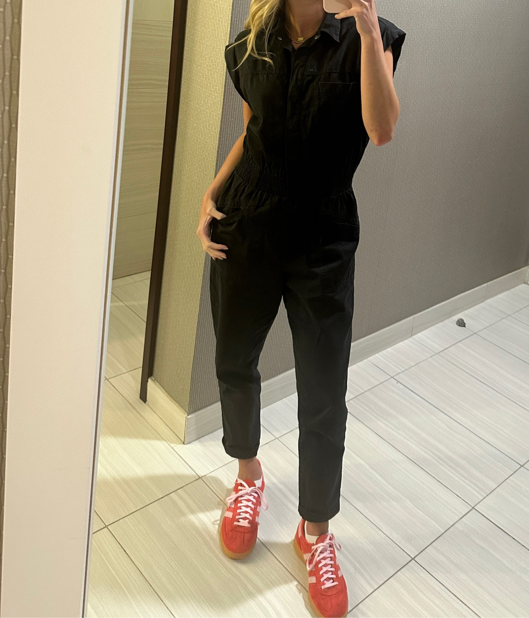 Work fit!
fun sneakers elevate any outfit❤️