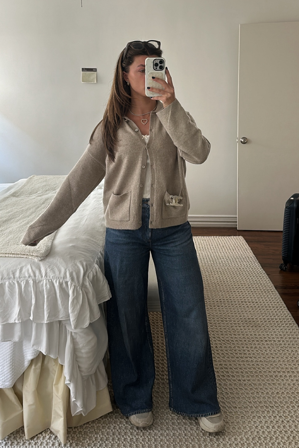 airport ootd! and no I’m not crazy wearing jeans to the airport they’re SWEATPANTS! 👖 

Usually 25/26 in jeans but took a 26 for a baggier look bc also not real denim (I got them hemmed too)
Cardigan size small 
Shoes tts