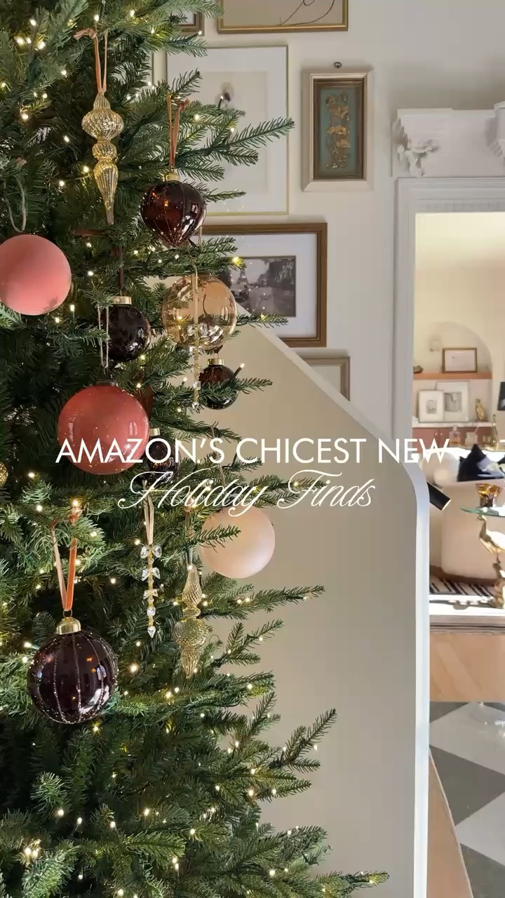 Just got in some of my Amazon holiday decor and it’s beautiful! Loving the burgundy, blush, ivory and tortoise theme I’ve got going on. So chic and pretty! 🎄✨