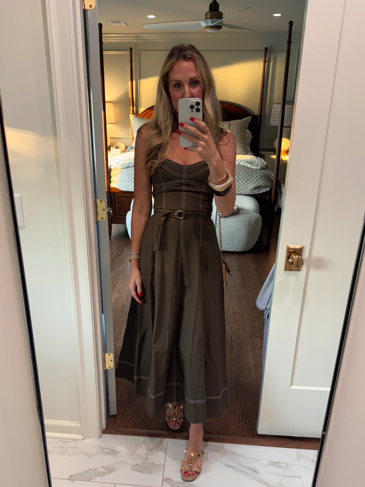 4 year anniversary today and this Hill House dress is the best dress for the fall. I really cannot say enough good things about how good the material is, how flattering it is, and how perfect it is for this time of year! 

#LTKSeasonal