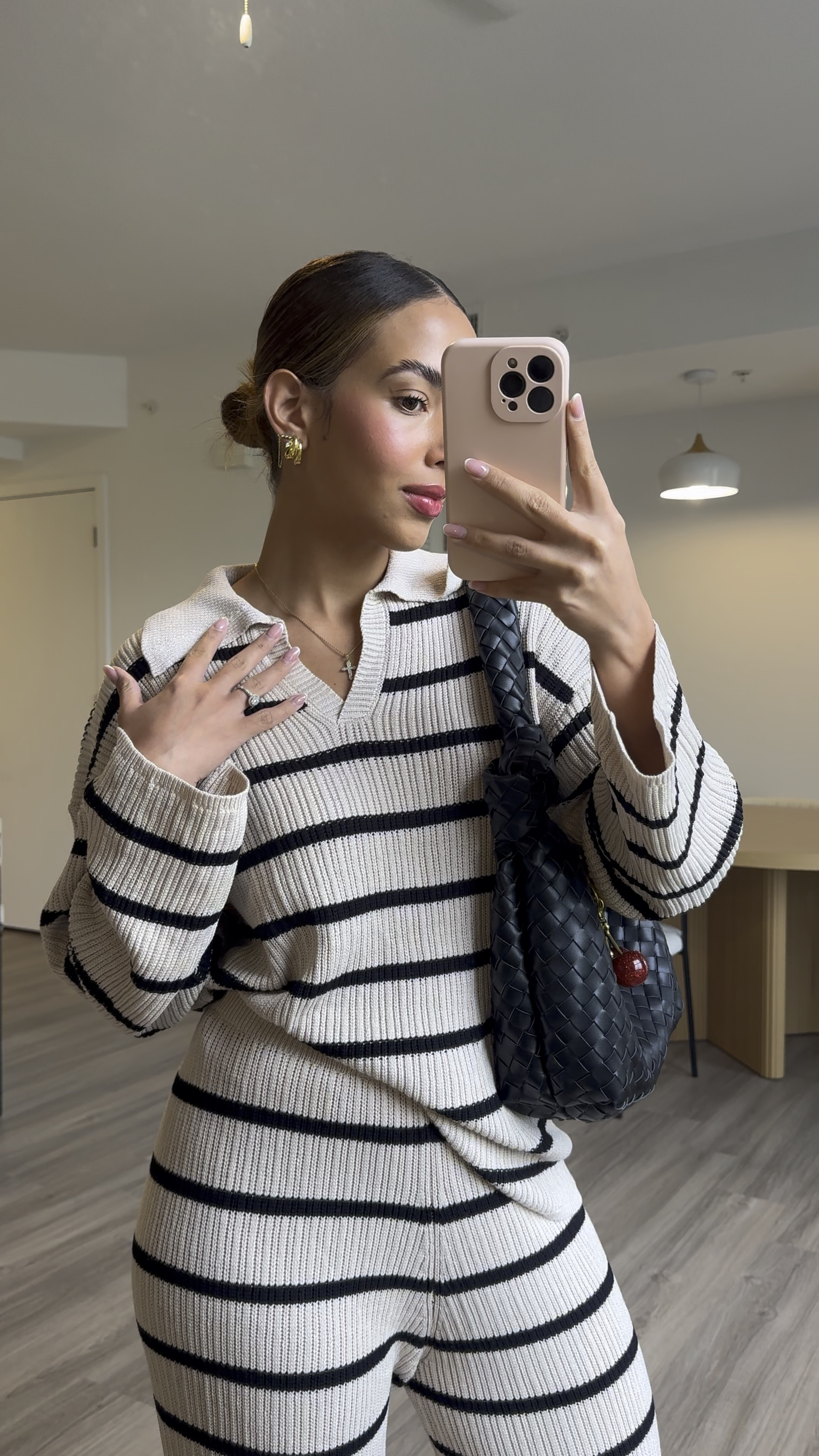 Set super comodo y bello que estoy amando! Perfecto para hacer diligencias o salidas chill!! Cozy vibes
Las botas size marron en size 7.5
Set size S
Les deje dos opciones similares a mi bag

#LTKCyberWeek #LTKFindsUnder50 #LTKStyleTip