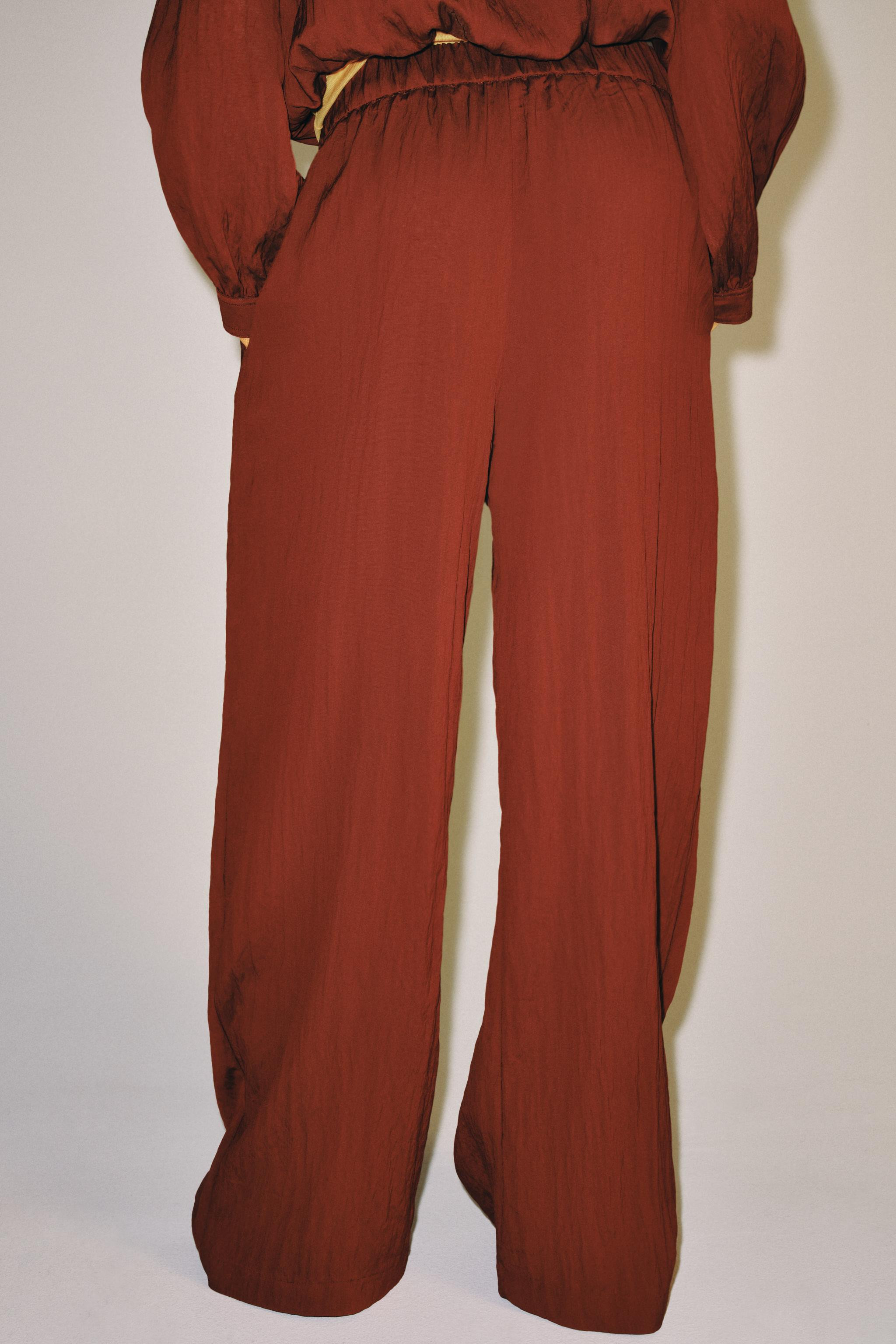 ZARA WOMAN COLLECTIONPants made from a viscose blend. Mid-rise with an elastic waist. Hidden side... | Zara US