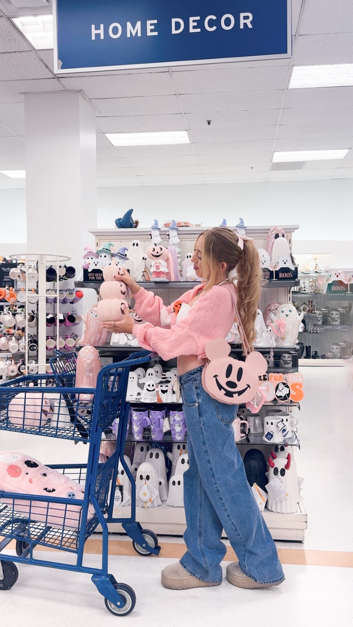 it’s the season to go on a fall home decor shopping spree at @marshalls 🎀🎃🍁 I’m obsessed with pink-o-ween this year, and can’t wait to add some pink & spooky touches to my apartment again! 👻🩷

👻🎀🎃🍁🩷

#marshalls #marshallsfinds #fallshopping #autumnshopping #fall2025 #autumn2025 #comeshopwithme #fallfinds #autumnfinds #tjmaxxfinds #fallhomedecor #fallbedroom

#LTKSeasonal #LTKHome