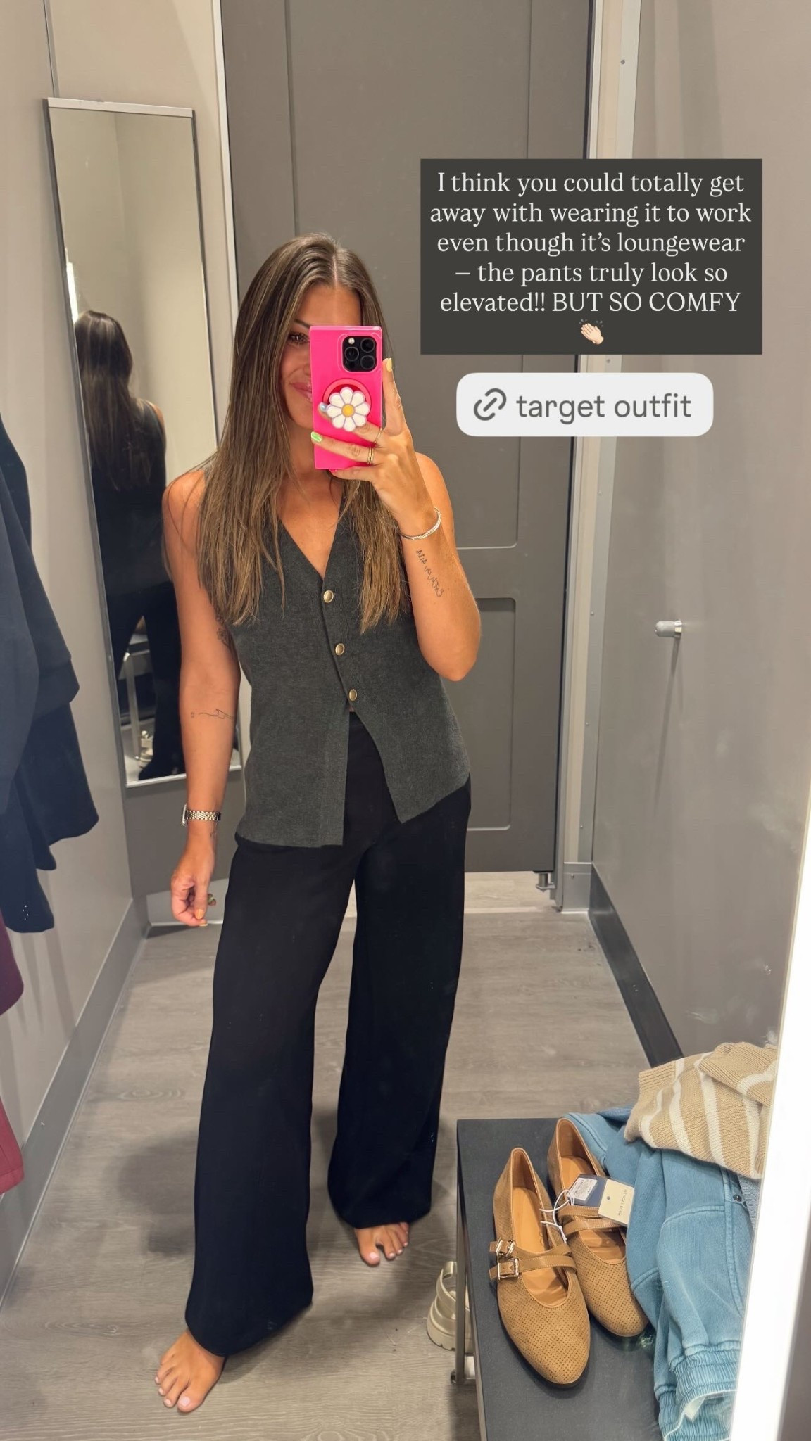 I think you could totally get away with wearing it to work even though it’s loungewear— the pants truly look so elevated!! BUT SO COMFY 👏🏻 XS 