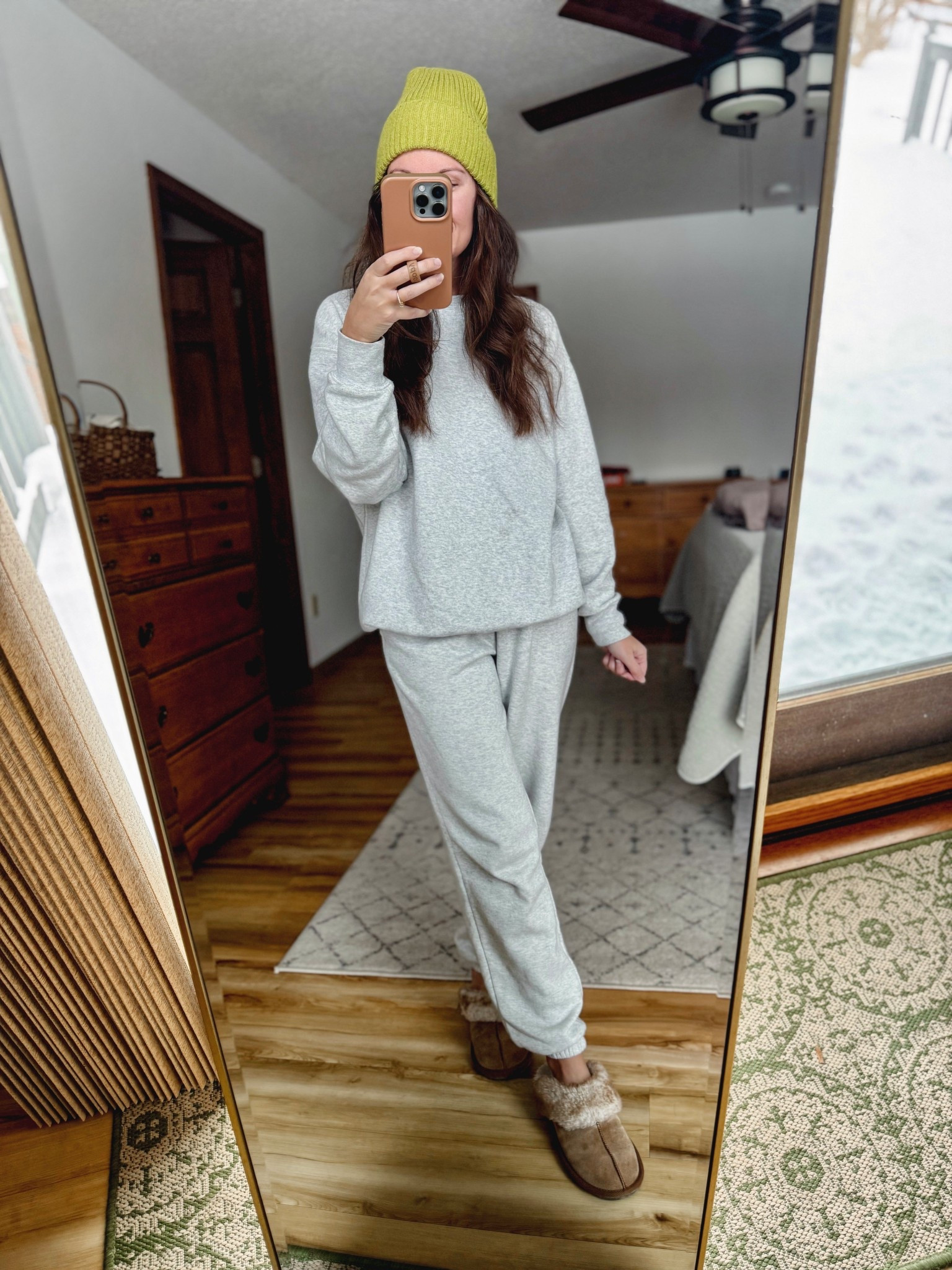 Literally wearing this sweat set every day of Christmas break🫶🏽

Wearing xs in both the crewneck sweatshirt and sweatpants (color is Platinum Silver Heather), both pieces are fleece-lined and sooooo cozy! 

Under $11 a piece and would make a great cozy gift for yourself or someone else! Perfect for holiday break. 

My slippers are size 6 and a few years old so I linked this year’s version and similar ones!


#LTKFindsUnder50 #LTKSeasonal #LTKPetite