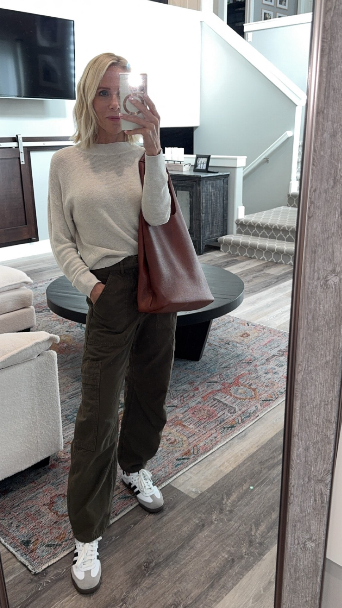 Fall look 🍁 🍃 
I love me a great oversized bag. This one is so cute and amazing size. 

#LTKSaleAlert #LTKSeasonal #LTKFindsUnder50