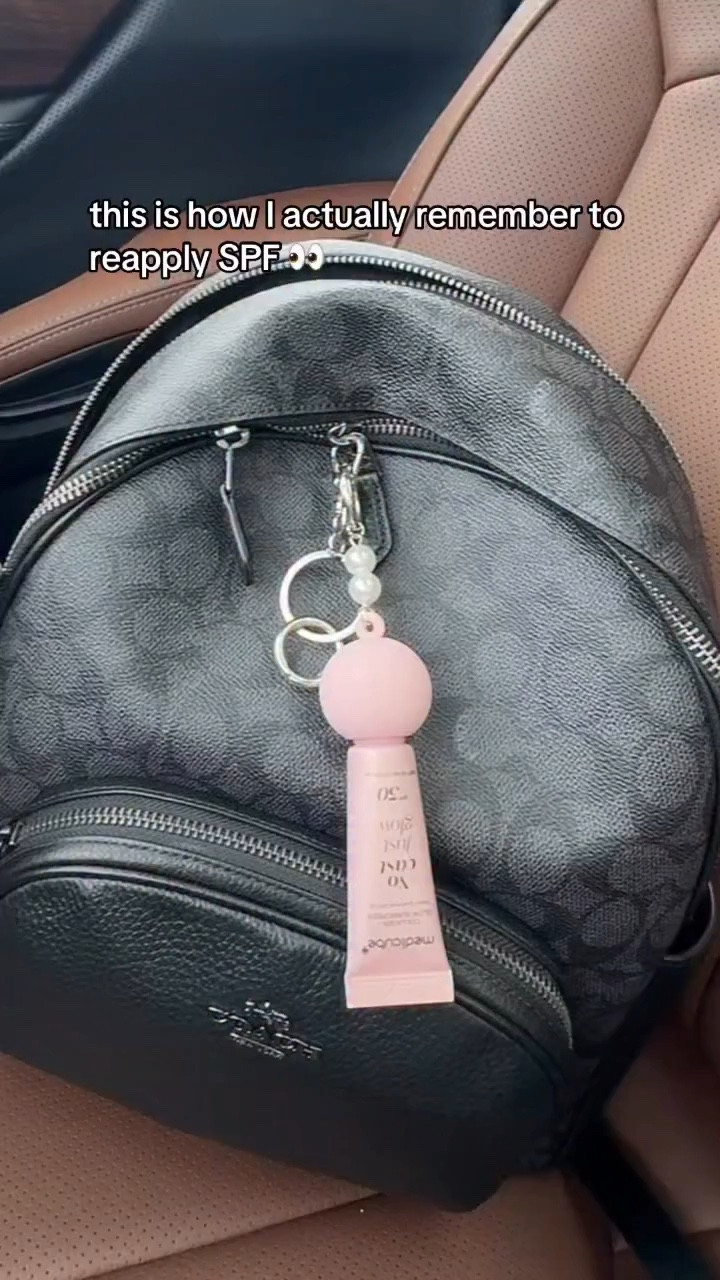 this is your sign to start reapplying your SPF 👀☀️
keeping a mini on my bag made it so much easier ✨ @medicube_global_official #medicube #nocastjustglow
#sunscreen #ad #medicubeambassador