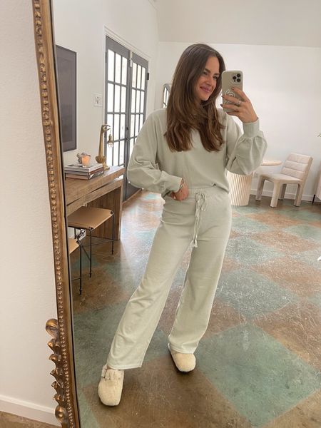 Amazon loungewear. So many ways you can mix & match this set! It's under $50 & comes in tons of colors. I'm wearing a size S // amazon fashion, amazon finds, spring outifts, spring fashion, amazon spring fashion