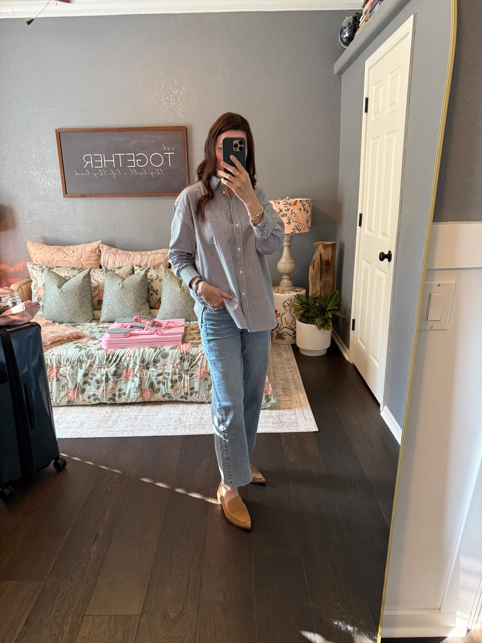 Such an easy and classic outfit. This can get you through a casual day at the office, a day out shopping, or a glass of wine with friends 💕

Wearing 00 petite in jeans and XS in top!

#LTKPetite #LTKOver40 #LTKStyleTip